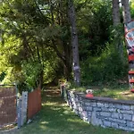 Semesterbostad Inas Garden Elias Suite,