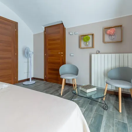 Tatil Evi Inas Garden Elias Suite, Lenno