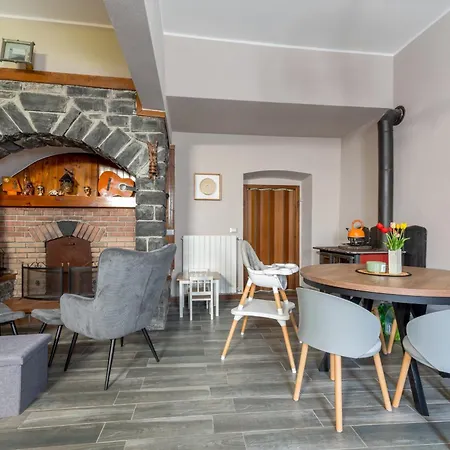 Inas Garden Elias بيت للعطل لينّو